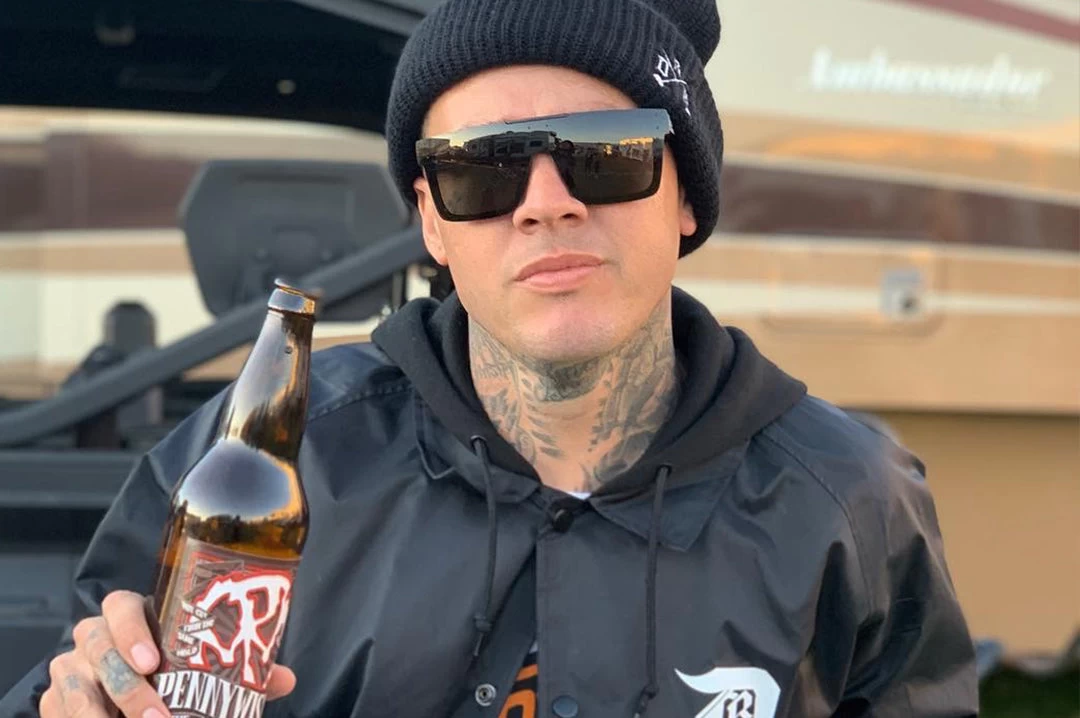 Quatro Sunglasses: BLACK/BLACK 8 Quatro Sunglasses: BLACK/BLACK - Image 6